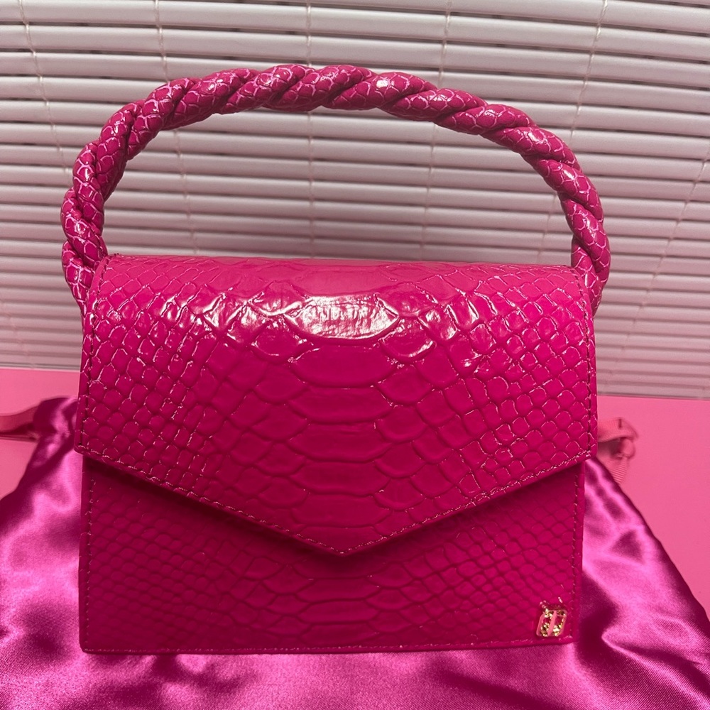 Anima Iris Fuchsia ZaZa with braided handle